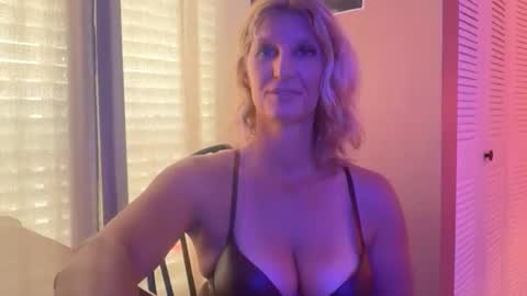 Snapshot of daisy9kat chatting on 03/05/26, 04:36 Daisy137 online show from 03/05/26, 04:36