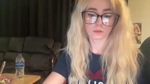 Snapshot of daisy_divine_69 chatting on 10/13/25, 01:22 DaisyDivine online show from 10/13/25, 01:22