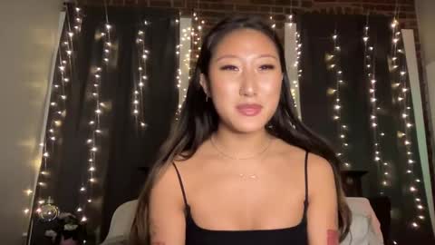 Daisy Kim online show from 02/16/25, 05:04