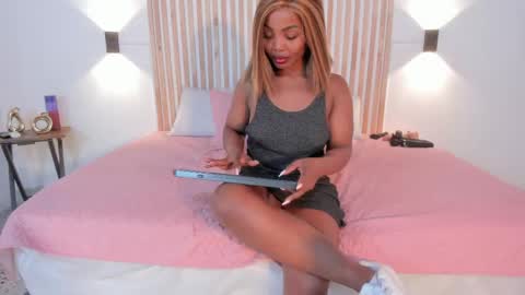Snapshot of dakhota__35 chatting on 05/04/26, 12:01 Dakhota online show from 05/04/26, 12:01