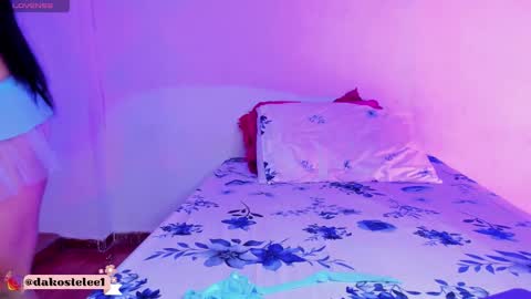 dakostelee1_ online show from 12/19/25, 01:29