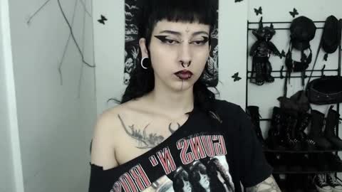 Snapshot of dakota_krall_ chatting on 09/13/25, 04:01 dakota online show from 09/13/25, 04:01