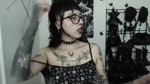 Snapshot of dakota_krall_ chatting on 10/24/25, 03:25 dakota online show from 10/24/25, 03:25