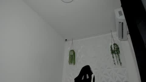 dakota_x18 online show from 12/15/25, 08:24