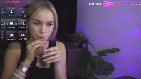 dakotaajohnnson online show from 09/12/25, 08:25