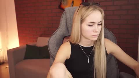 dakotaajohnnson online show from 09/22/25, 10:50