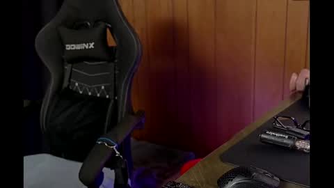 Snapshot of dakotadixxon chatting on 02/20/25, 07:45 Dakota Dixxon online show from 02/20/25, 07:45