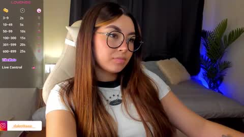 dakottaa__ online show from 09/24/25, 11:41