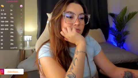 dakottaa__ online show from 10/20/25, 11:38