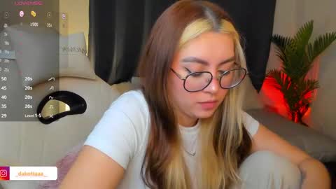 dakottaa__ online show from 05/20/26, 01:01