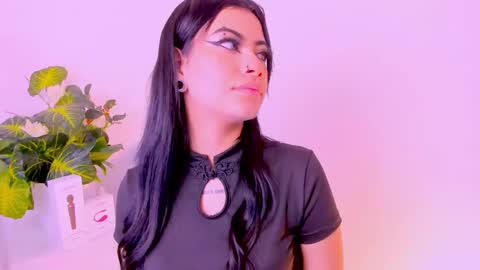 Snapshot of dakottahill chatting on 02/28/25, 05:37   online show from 02/28/25, 05:37