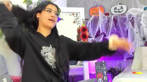 Snapshot of dakottahill chatting on 10/16/25, 05:19   online show from 10/16/25, 05:19