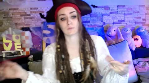 Dalia  online show from 10/31/25, 09:32