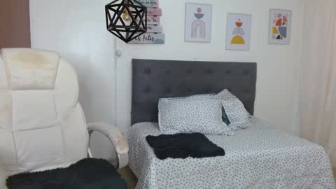 Dalila online show from 10/15/25, 01:22