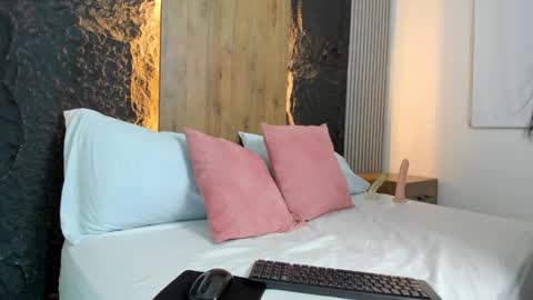 D A L I L A online show from 12/17/25, 07:31