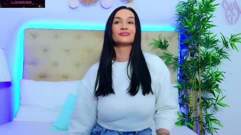 daliyaa_ online show from 11/24/25, 01:00