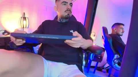 Dallas whitee online show from 03/25/26, 07:53