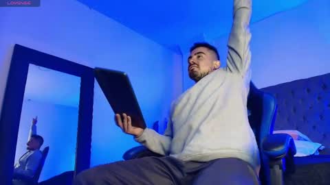 Dallas whitee online show from 04/05/26, 12:46