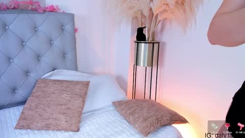 Dalyla online show from 10/31/25, 12:28