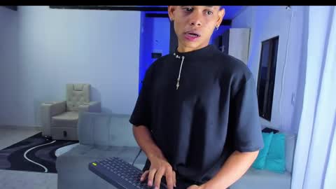 Snapshot of damar_felipe chatting on 02/11/25, 02:03 damar_felipe online show from 02/11/25, 02:03