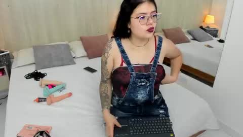 Snapshot of damaris_ponce chatting on 07/04/26, 03:35 Damaris Ponce online show from 07/04/26, 03:35