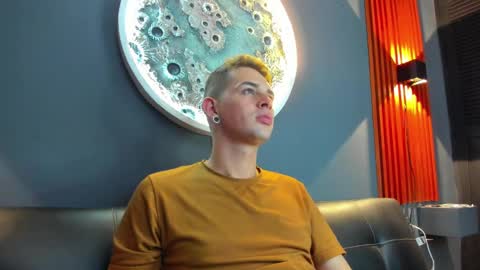 Snapshot of damian__oliver chatting on 12/09/24, 03:29 Damian Oliver online show from 12/09/24, 03:29