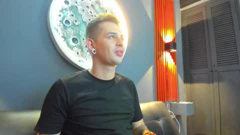 Snapshot of damian__oliver chatting on 12/11/24, 01:05 Damian Oliver online show from 12/11/24, 01:05