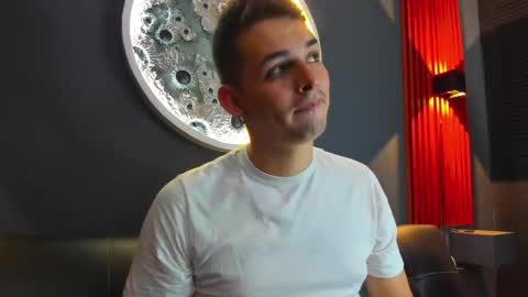 Snapshot of damian__oliver chatting on 12/12/24, 06:03 Damian Oliver online show from 12/12/24, 06:03