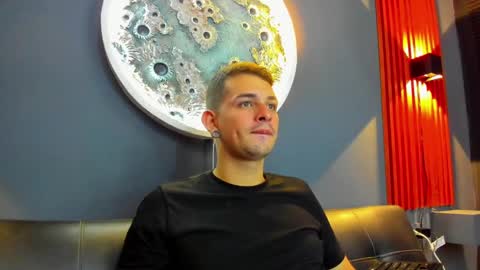 Snapshot of damian__oliver chatting on 12/15/24, 06:07 Damian Oliver online show from 12/15/24, 06:07