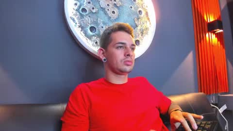 Snapshot of damian__oliver chatting on 12/16/24, 10:29 Damian Oliver online show from 12/16/24, 10:29