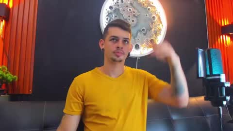 Snapshot of damian__oliver chatting on 03/10/25, 03:12 Damian Oliver online show from 03/10/25, 03:12