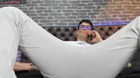 Snapshot of damian_bulls chatting on 05/06/26, 01:05 ---Damian--- online show from 05/06/26, 01:05