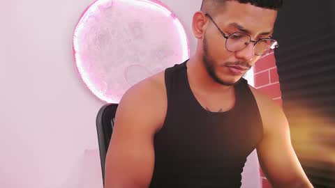 Snapshot of damiann_rees chatting on 12/17/24, 02:11 instagram damiannreed. online show from 12/17/24, 02:11