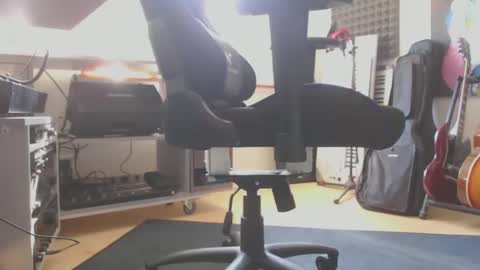 Snapshot of damien_000 chatting on 03/04/25, 11:08 Ray online show from 03/04/25, 11:08