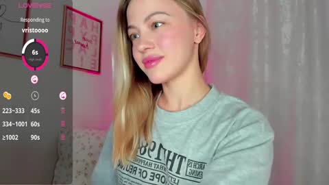 Snapshot of damn_cutie chatting on 03/12/25, 08:20 Tiana online show from 03/12/25, 08:20