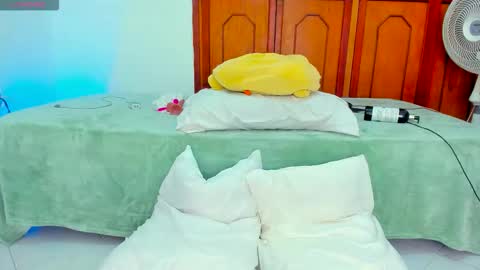 Kary-- independent model Schedule 0530am-1000am colombian time online show from 03/18/26, 01:58