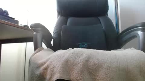 Snapshot of damn_yankee_ca chatting on 10/27/25, 10:25 damn_yankee_ca online show from 10/27/25, 10:25