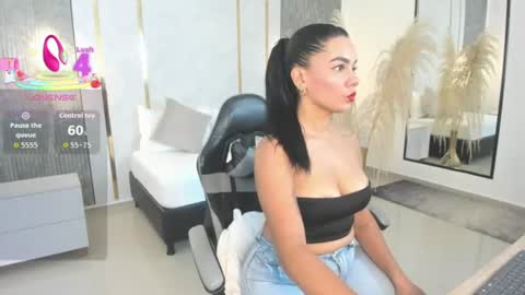 Snapshot of dana_daree chatting on 07/15/26, 07:30 D A N A online show from 07/15/26, 07:30