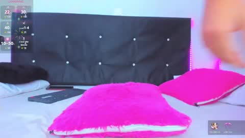 Snapshot of dana_moore_ chatting on 05/08/26, 01:22 danna online show from 05/08/26, 01:22