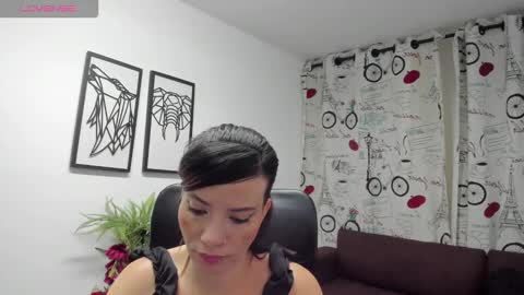 Danaa Rey online show from 11/11/25, 01:55