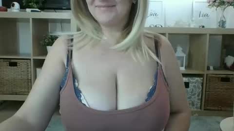 Snapshot of danahotmilf chatting on 11/14/25, 08:07 DanaHotMILF online show from 11/14/25, 08:07