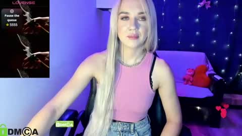 Snapshot of dances_queen chatting on 07/06/26, 07:05 dances_queen online show from 07/06/26, 07:05
