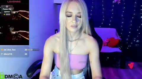 Snapshot of dances_queen chatting on 07/17/26, 07:15 dances_queen online show from 07/17/26, 07:15