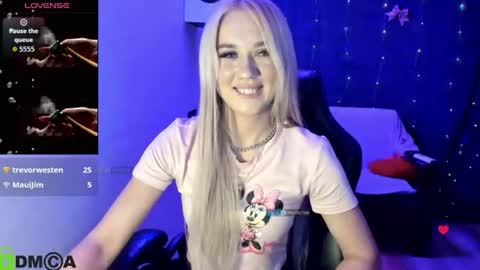 Snapshot of dances_queen chatting on 07/20/26, 10:39 dances_queen online show from 07/20/26, 10:39