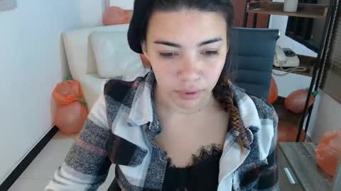 Veronica online show from 11/10/25, 11:09