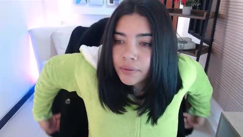 Veronica online show from 12/20/25, 10:33