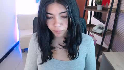 Veronica online show from 04/17/26, 11:35