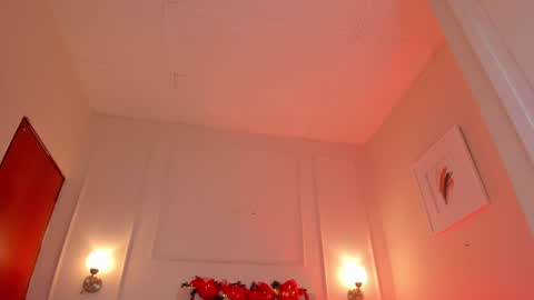 Snapshot of dani_skinny_ chatting on 12/12/24, 11:40 Hi I am Dani online show from 12/12/24, 11:40