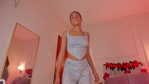 Snapshot of dani_skinny_ chatting on 12/23/24, 11:36 Hi I am Dani online show from 12/23/24, 11:36