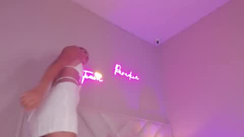 Snapshot of dani_skinny_ chatting on 09/09/25, 11:43 Hi I am Dani online show from 09/09/25, 11:43